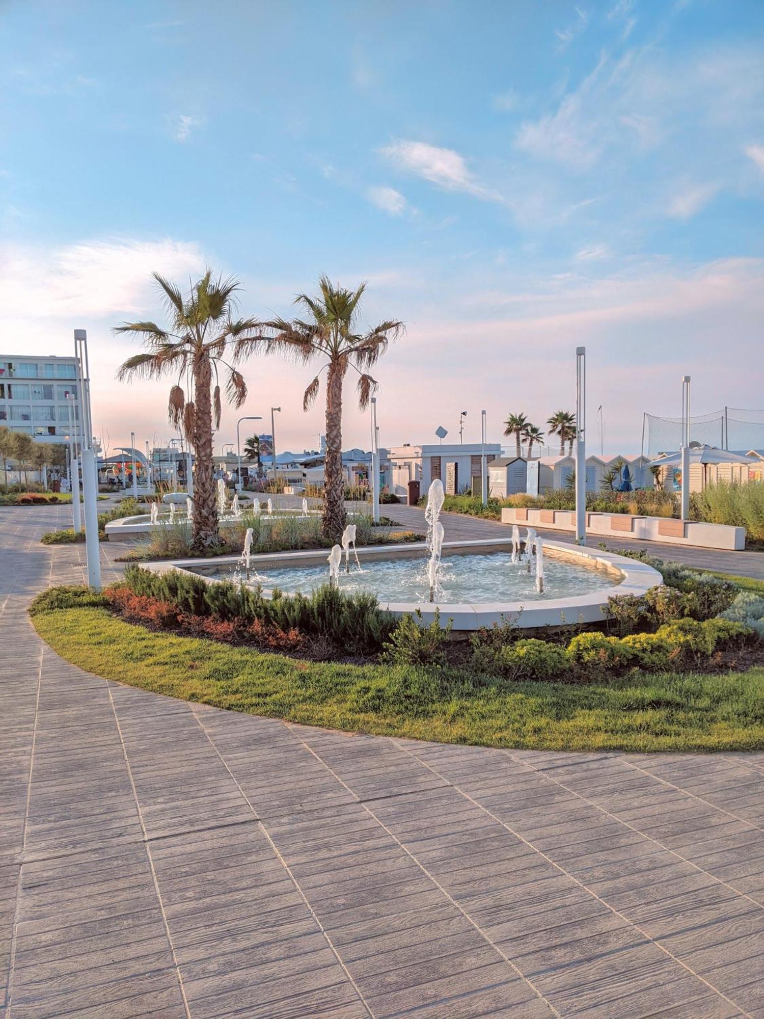 Appartamento A Riccione Con Balconcino Vista Mare Екстериор снимка